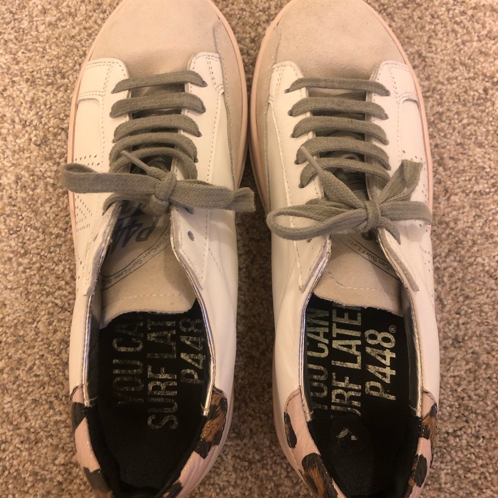 Super cute p448 tennis shoes